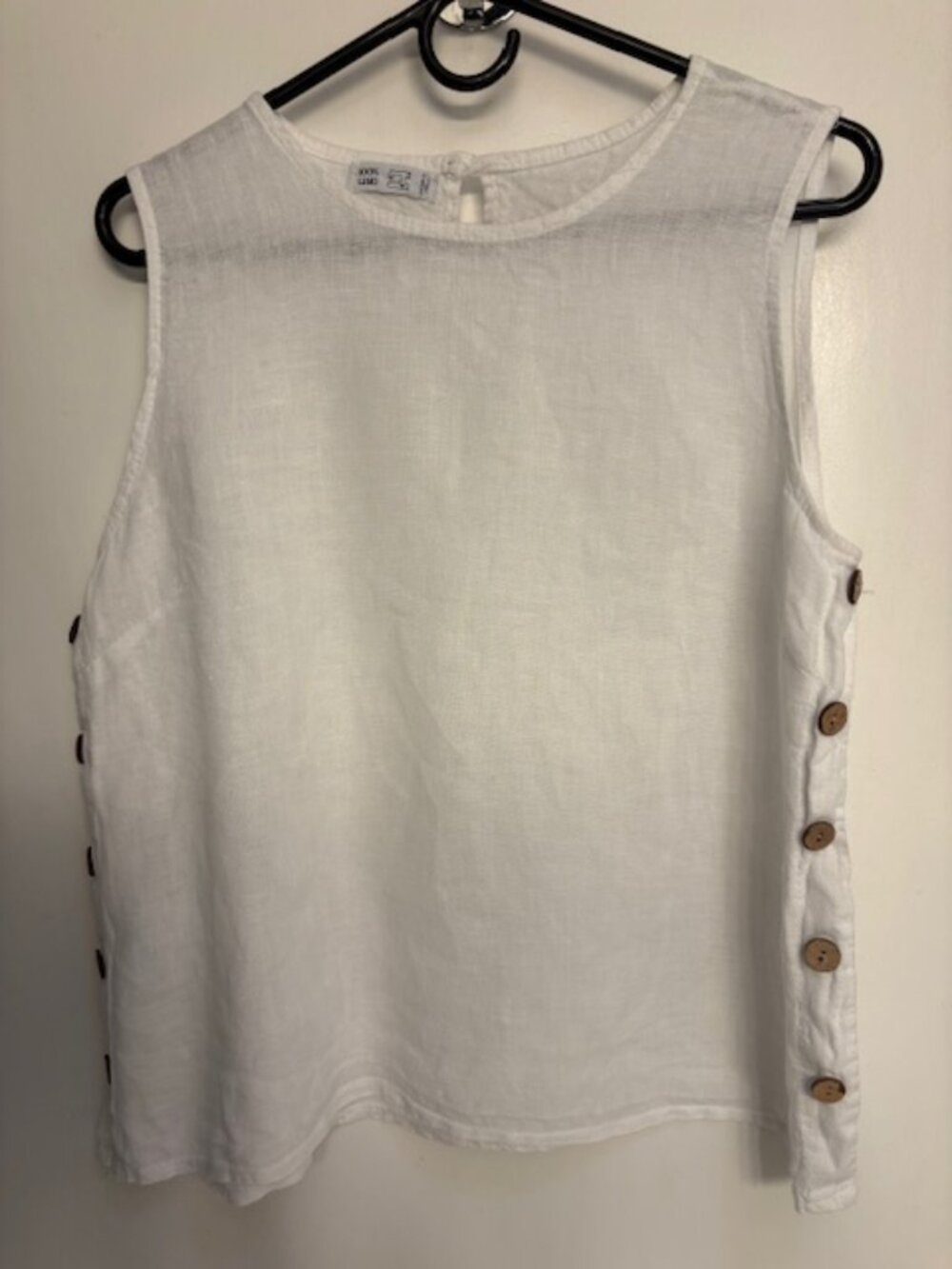 White linen sleeveless shirt